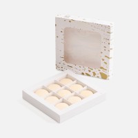 Набор из 9 пирожных макарон, в коробке с окошком